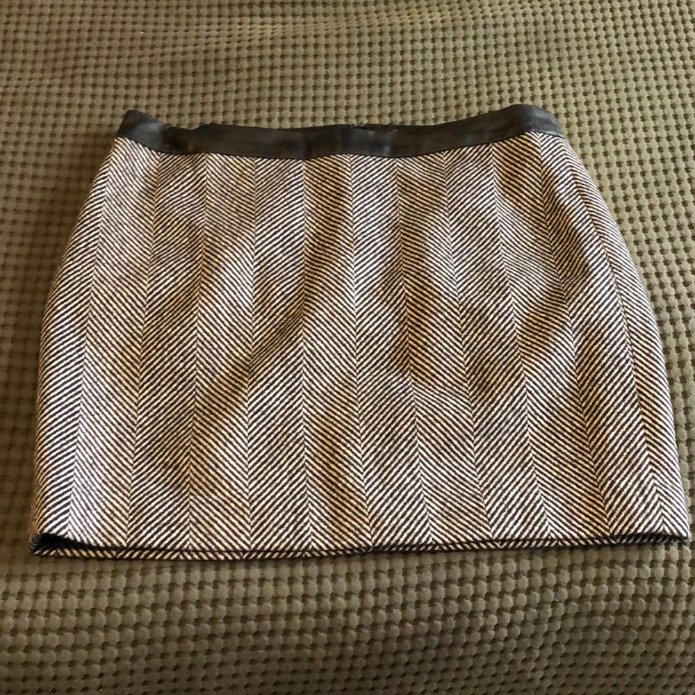 Black and white pencil skirt